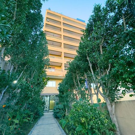 Royal Crown Hotel Giza Pyramids View Kafret el-Gabal Exteriör bild