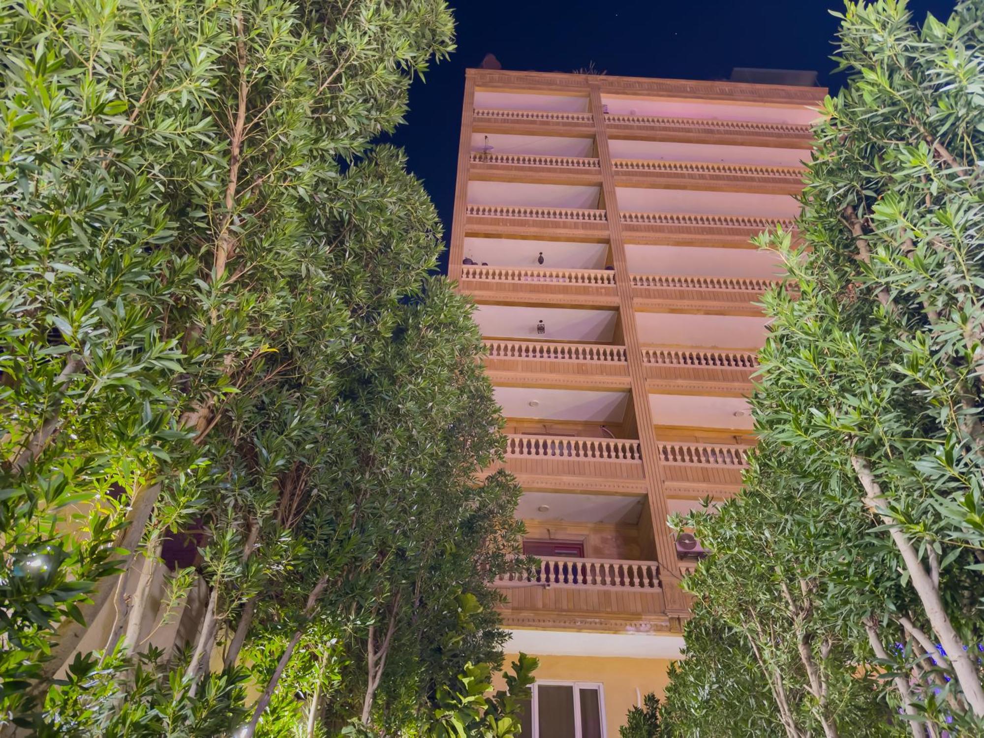 Royal Crown Hotel Giza Pyramids View Kafret el-Gabal Exteriör bild