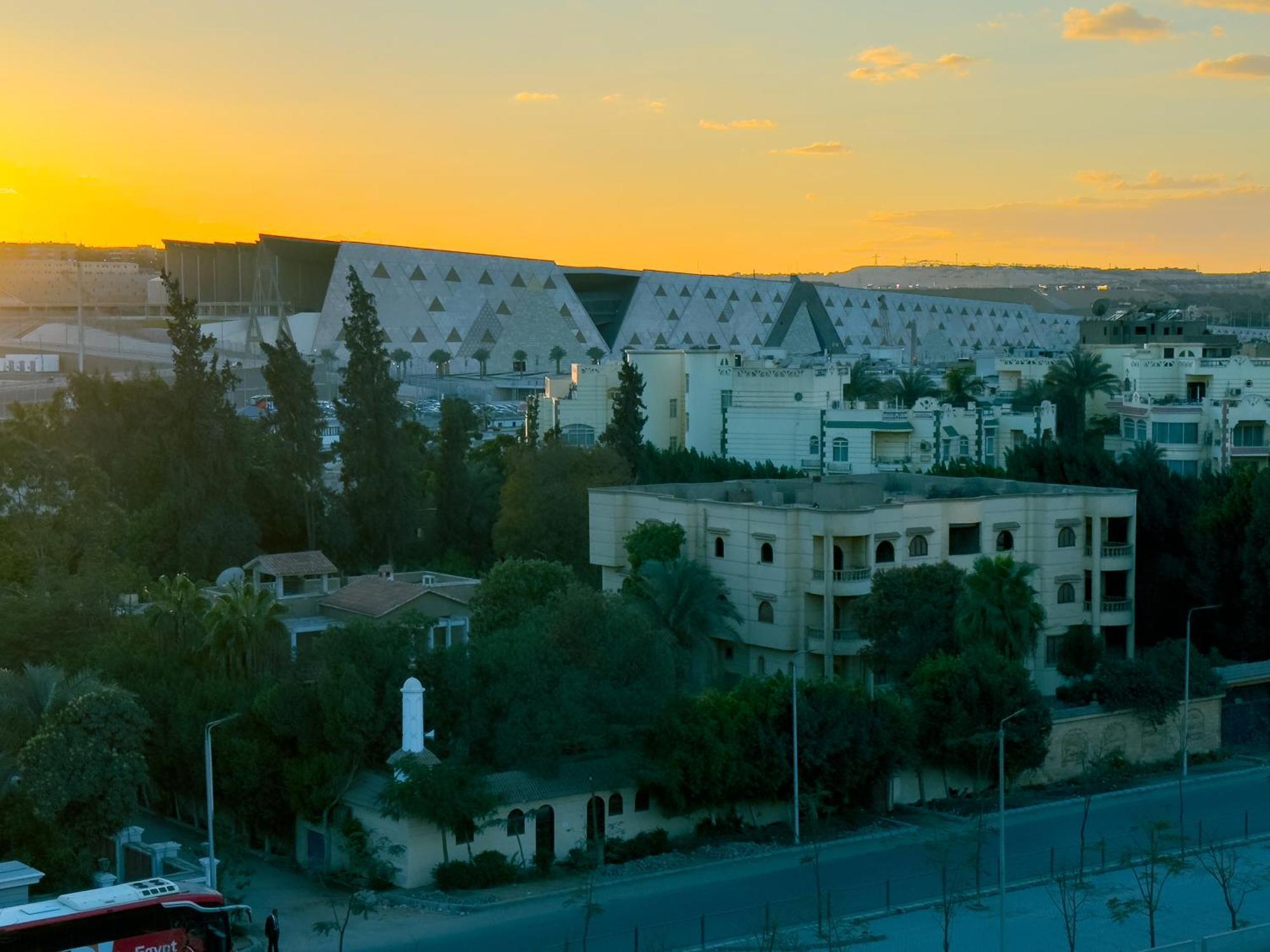 Royal Crown Hotel Giza Pyramids View Kafret el-Gabal Exteriör bild
