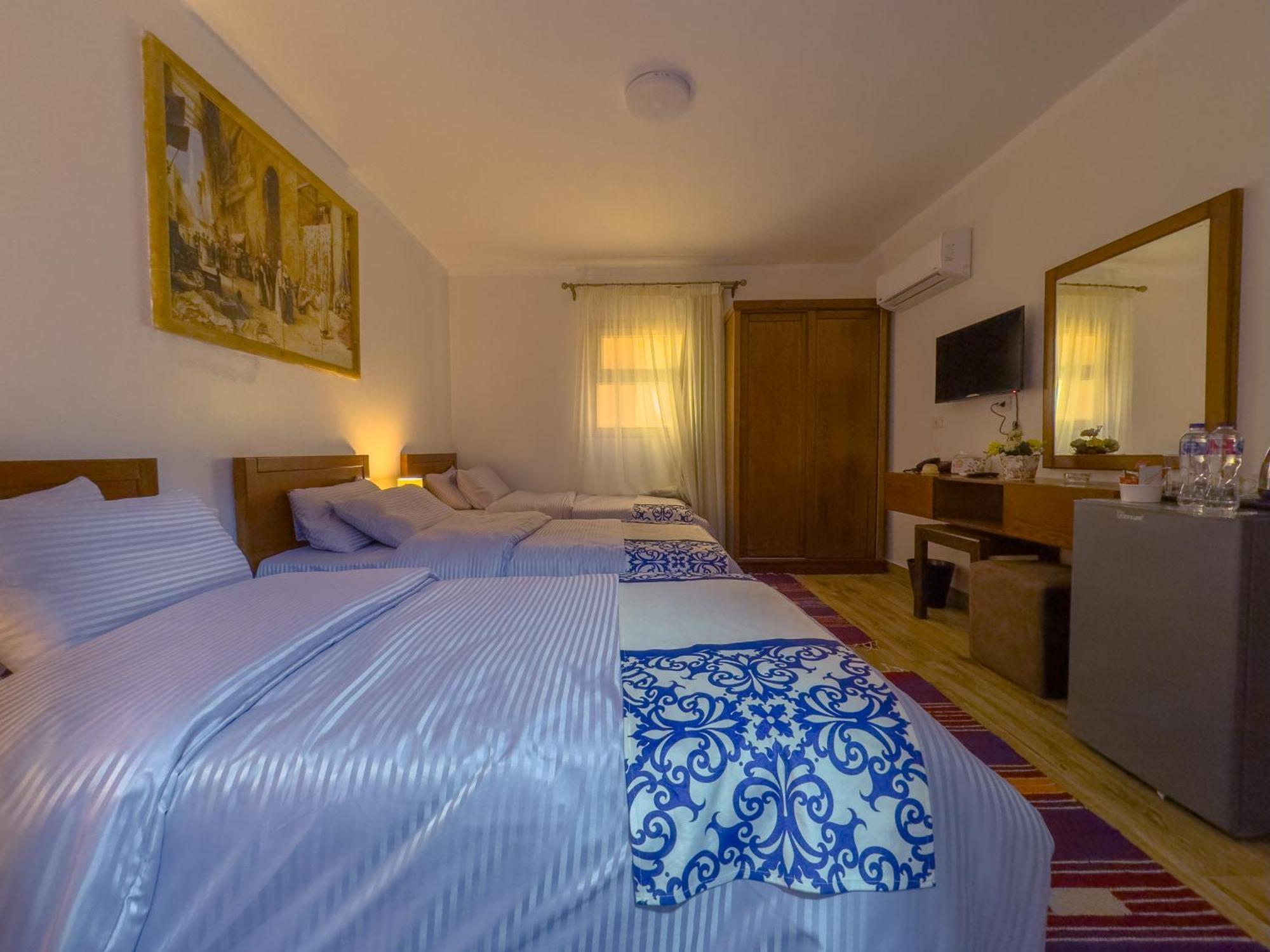 Royal Crown Hotel Giza Pyramids View Kafret el-Gabal Exteriör bild