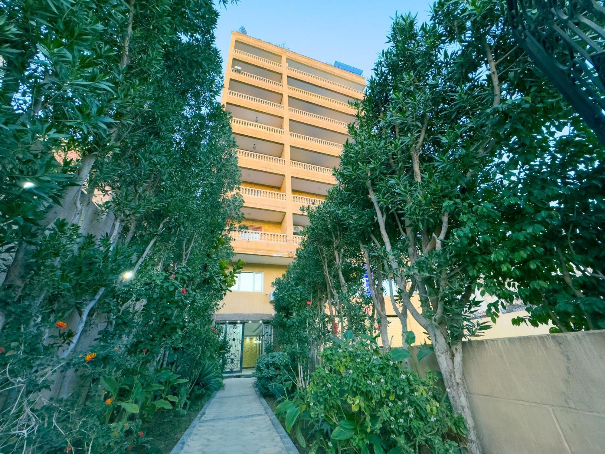 Royal Crown Hotel Giza Pyramids View Kafret el-Gabal Exteriör bild