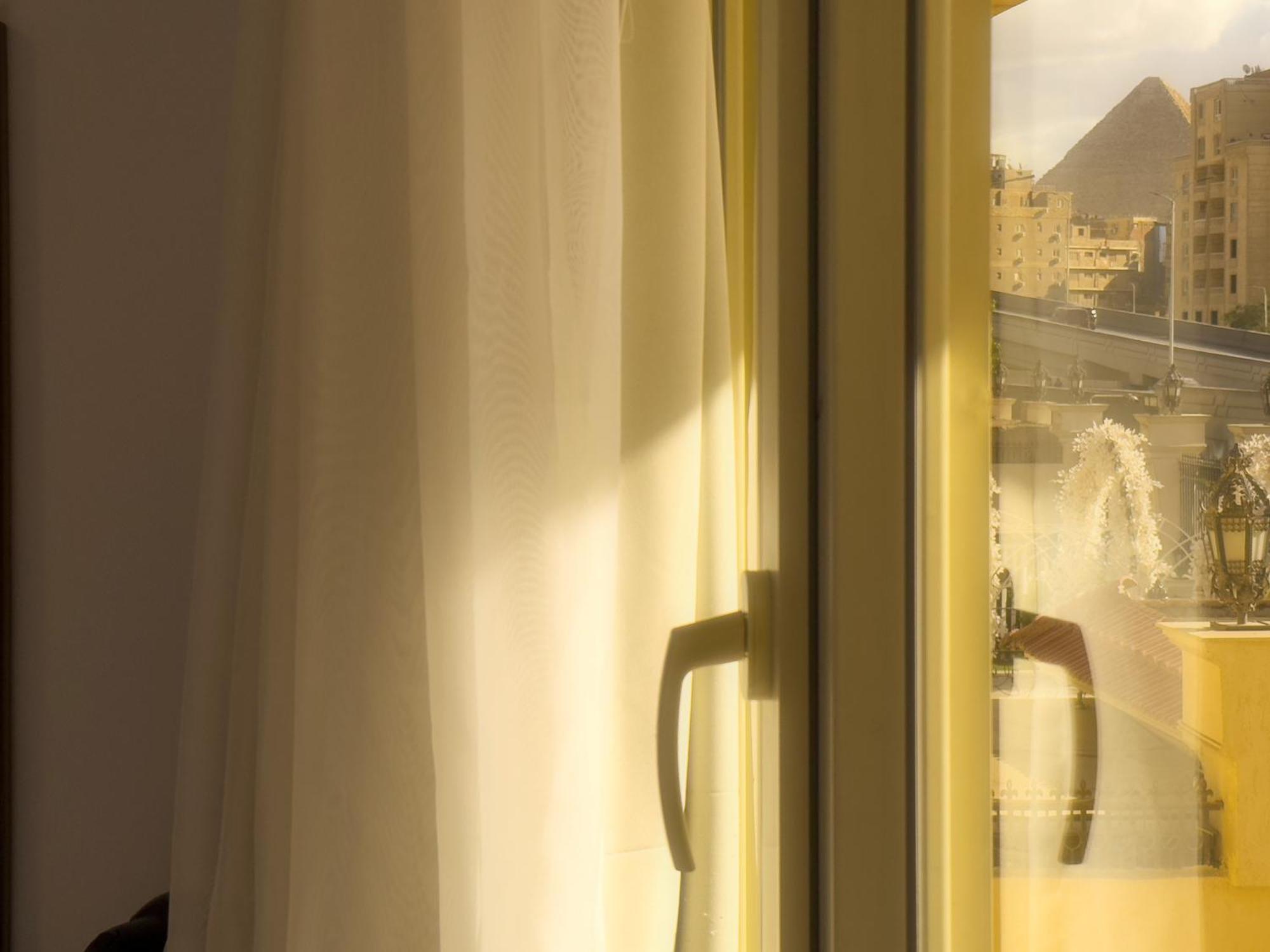 Royal Crown Hotel Giza Pyramids View Kafret el-Gabal Exteriör bild